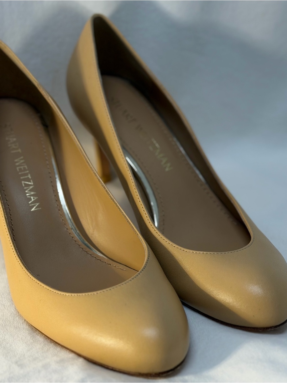 Stuart Weitzman tan Leather Round-Toe Pumps
